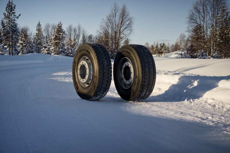 Hankook AW53/DW53 LKW-Reifen verbessern die Beschleunigung auf Schnee in internen Tests um 4 %
