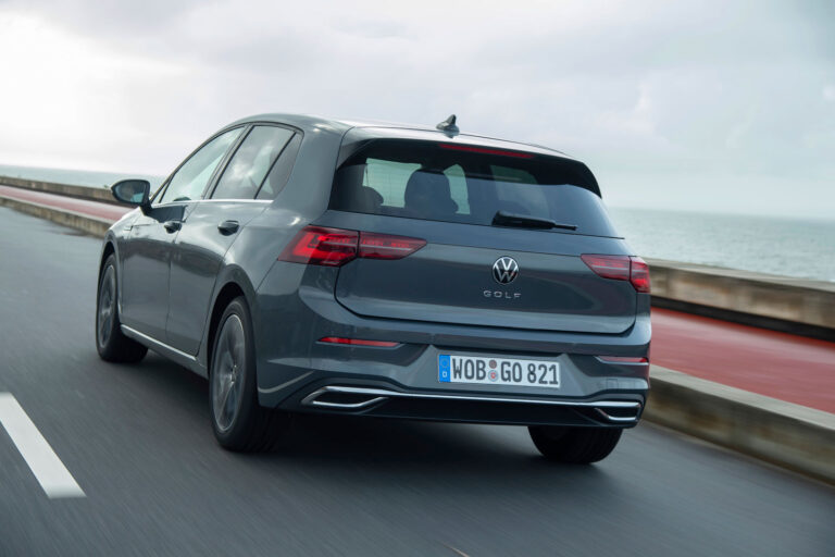 Auto Express Winterreifentest 2026: Continental knapp vor Pirelli